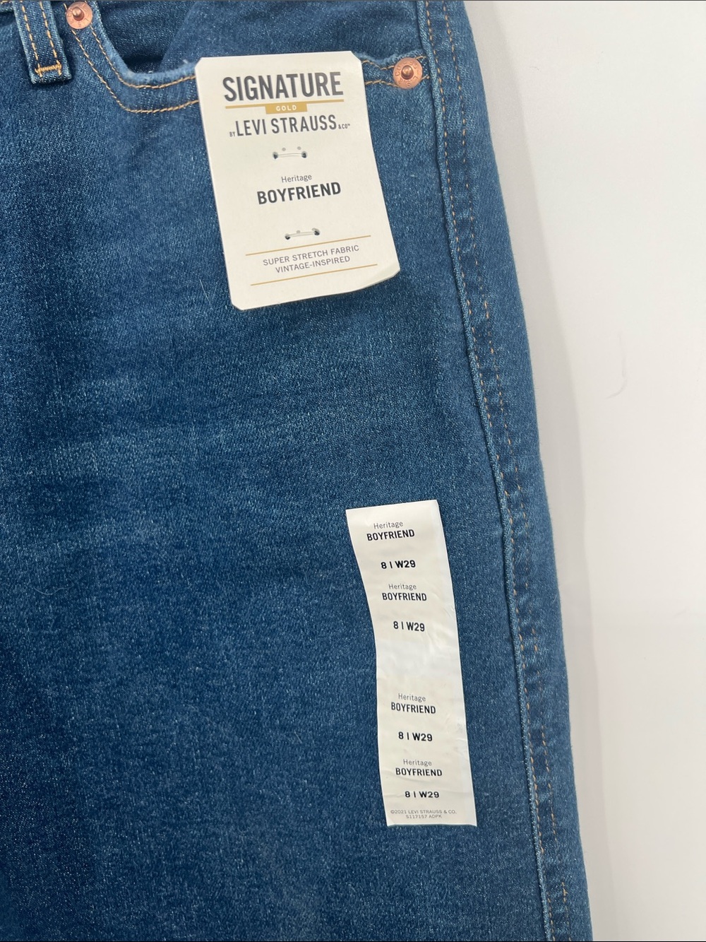 Size 8  Signature Levi Strauss Boyfriend jeans  NWT - Picture 3 of 8